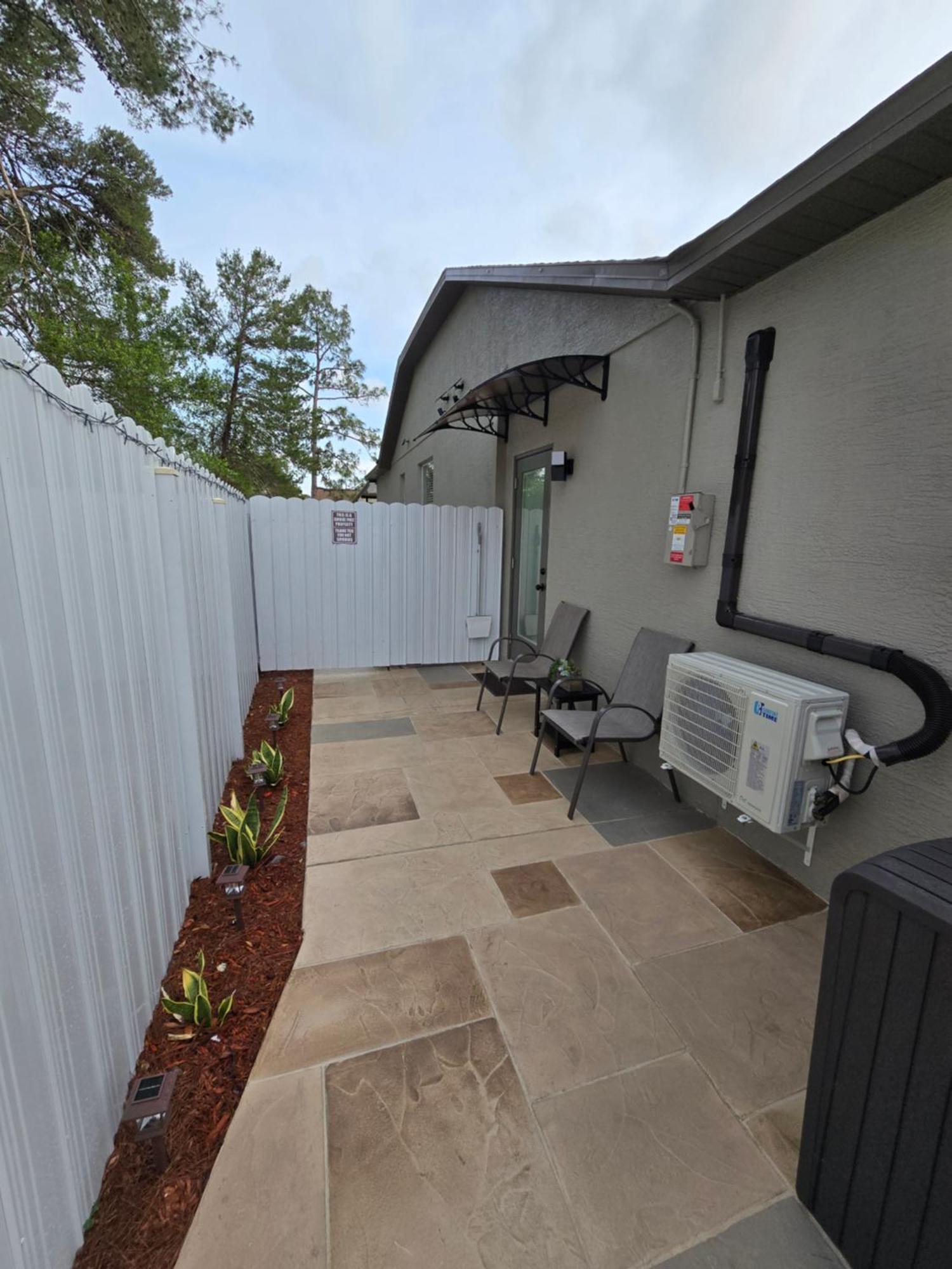 Serenity - Guest House In Spring Hill Exterior photo